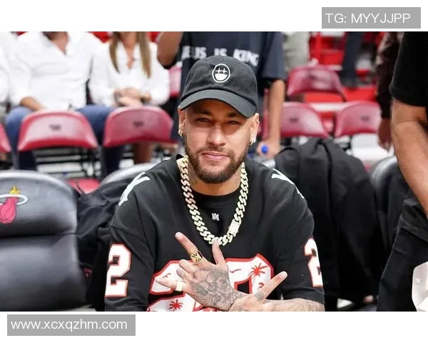 内马尔足球场外穿搭风格解析引领潮流成为时尚代言人